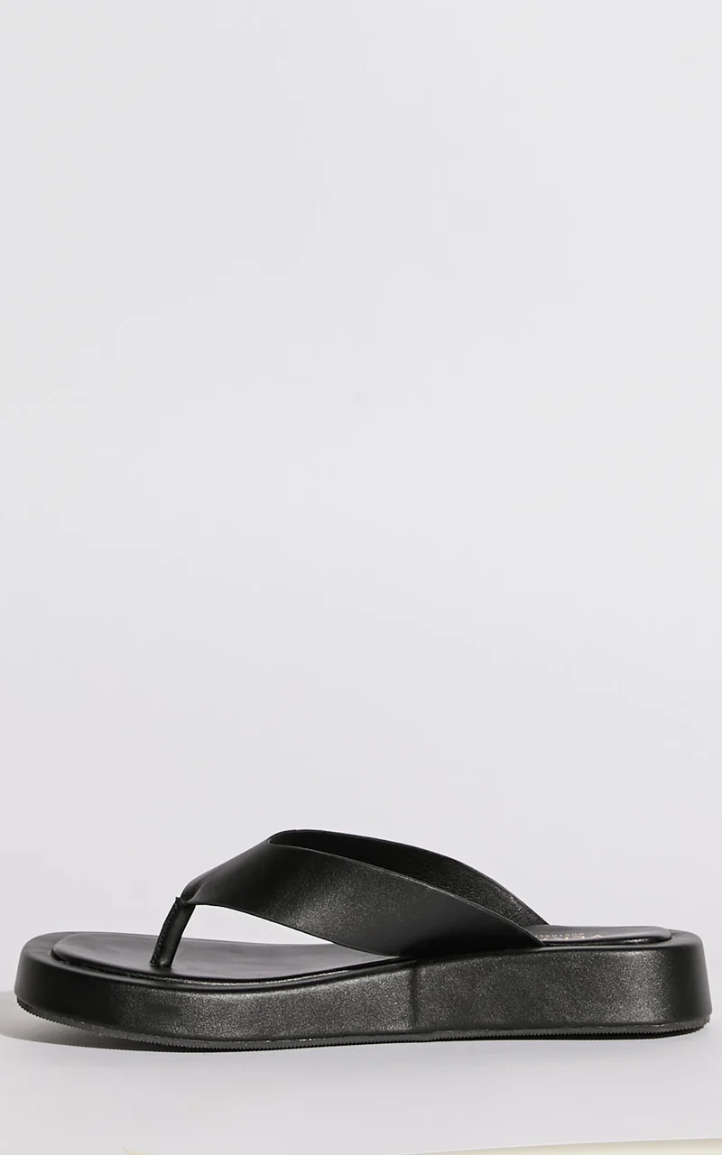 Verali - Bouncer Sandals in Black