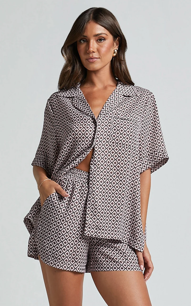 Brunita Shirt - Relaxed Short Sleeve Shirt in Moroccan Geo