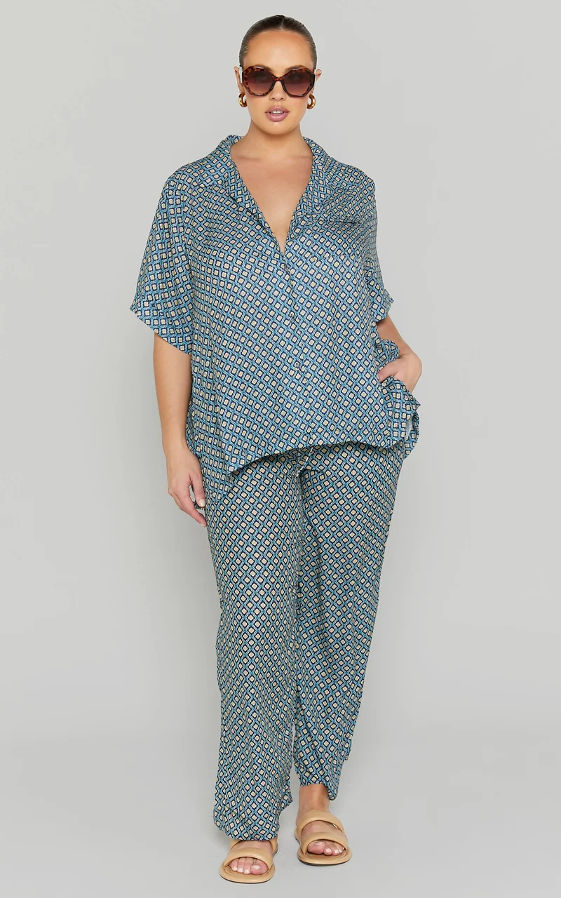 Brunita Shirt - Relaxed Short Sleeve Shirt in Tile Geo