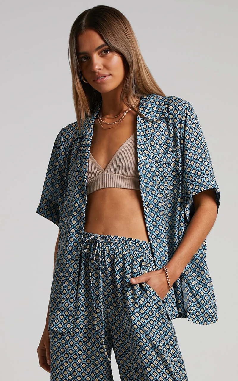Brunita Shirt - Relaxed Short Sleeve Shirt in Tile Geo