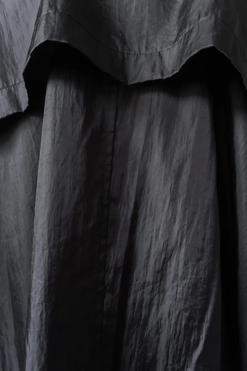 Issey Miyake Windcoat aus den 80ern – Schwarzer Avantgarde-Mantel mit Oversize-Silhouette