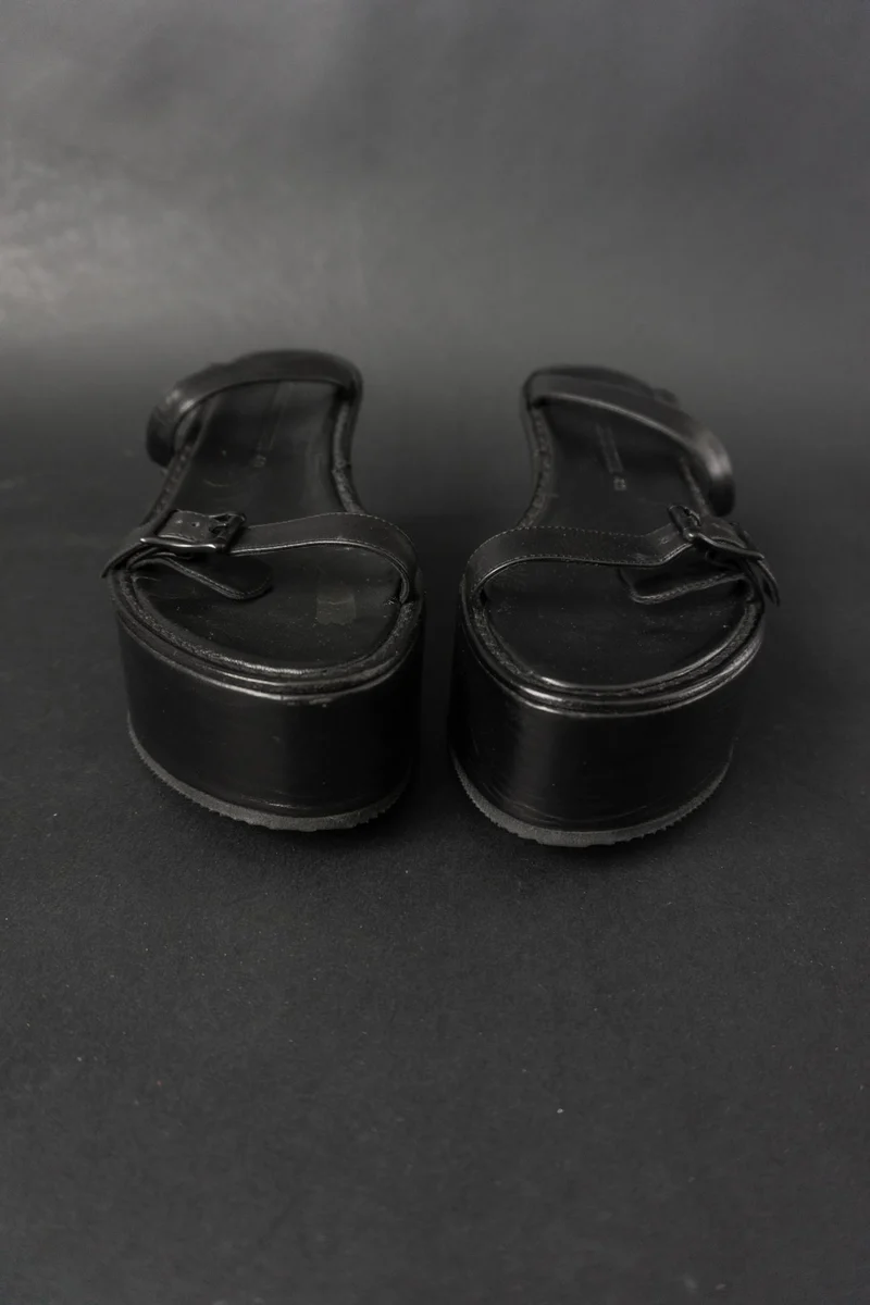 Ann Demeulemeester SS 2004 Platform Mules aus schwarzem Leder mit Keilabsatz, 40