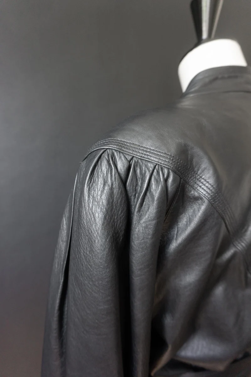 Vintage 80s Babybat Lederjacke mit Zipper und Gürtel, S–M