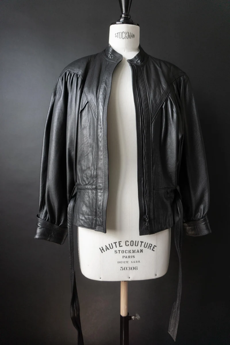 Vintage 80s Babybat Lederjacke mit Zipper und Gürtel, S–M
