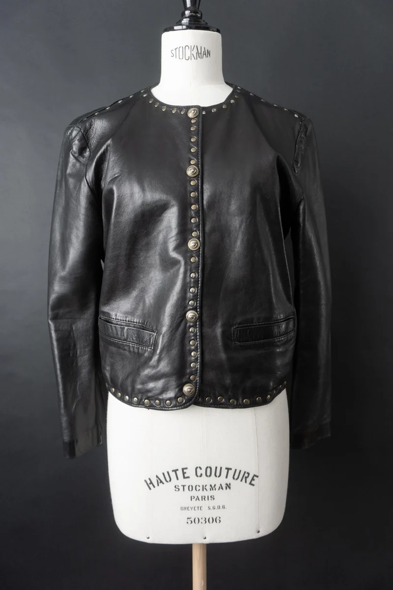 Vintage 80s Nieten Lederjacke, Cropped und boxy, S–M