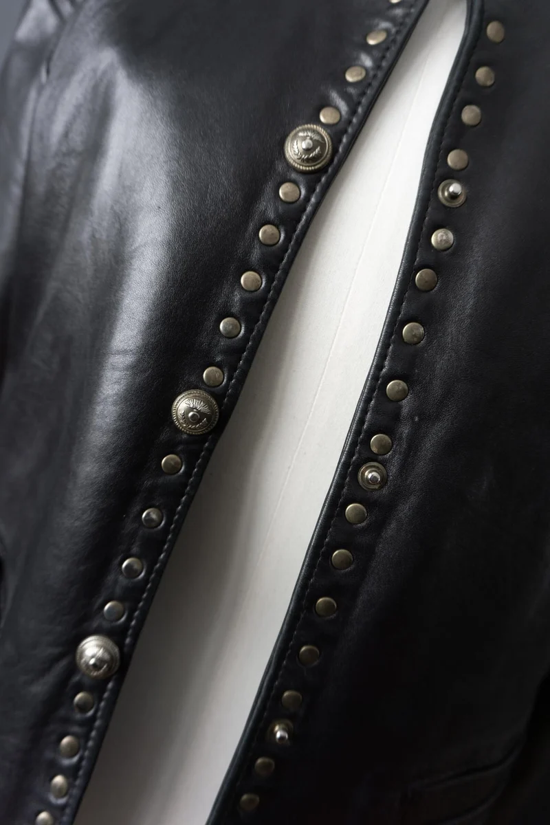 Vintage 80s Nieten Lederjacke, Cropped und boxy, S–M