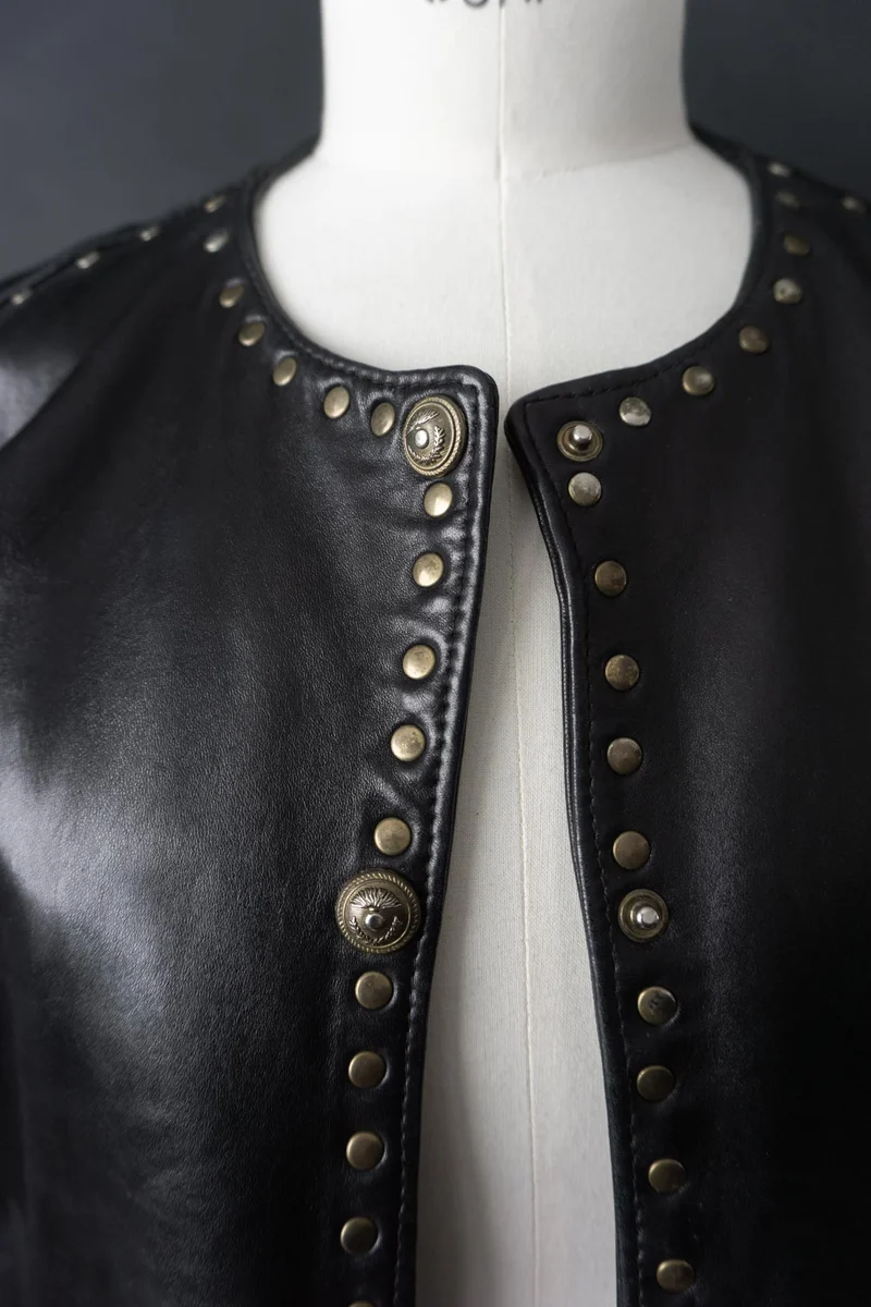 Vintage 80s Nieten Lederjacke, Cropped und boxy, S–M