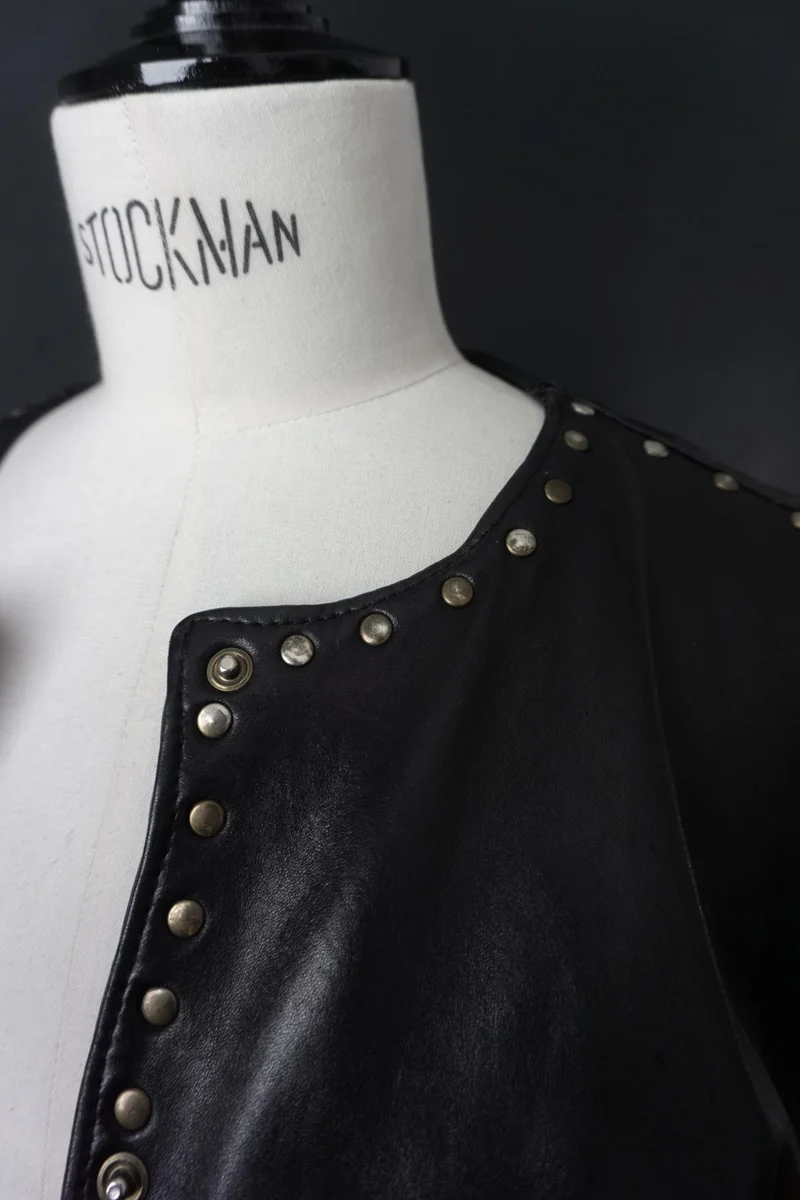 Vintage 80s Nieten Lederjacke, Cropped und boxy, S–M