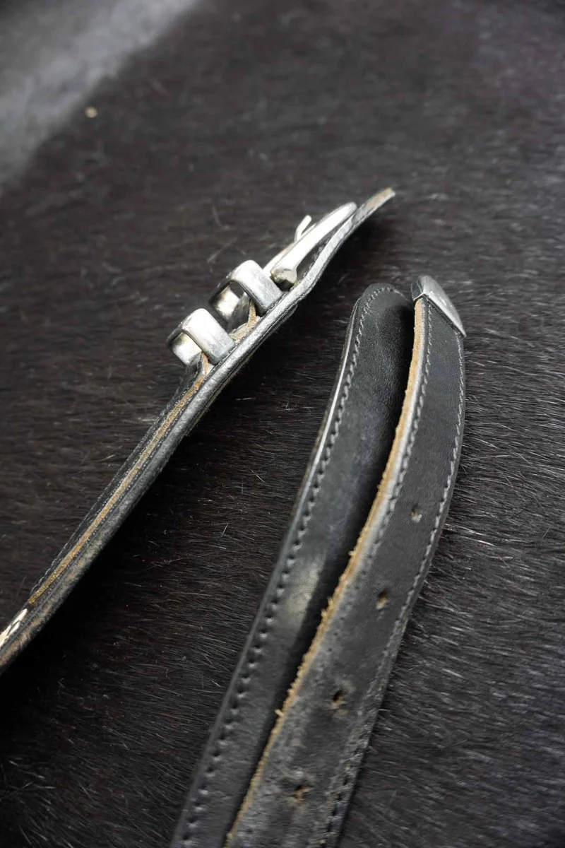 Toggery Hamburg Vintage Gürtel – Schwarzes Leder mit Schlangen-Details & Nieten, S–M