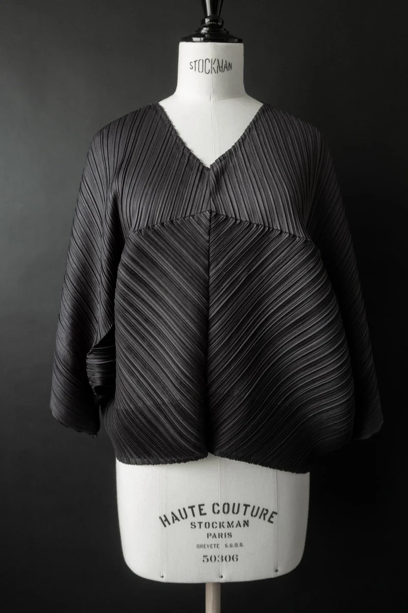 Vintage Pleats Please Issey Miyake – Architektonisches Plissee-Top in Anthrazit, S–XL