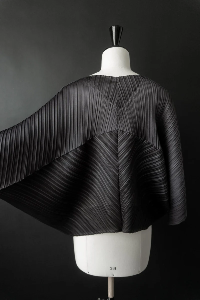 Vintage Pleats Please Issey Miyake – Architektonisches Plissee-Top in Anthrazit, S–XL