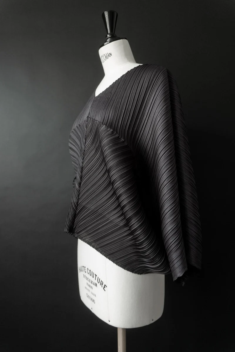 Vintage Pleats Please Issey Miyake – Architektonisches Plissee-Top in Anthrazit, S–XL