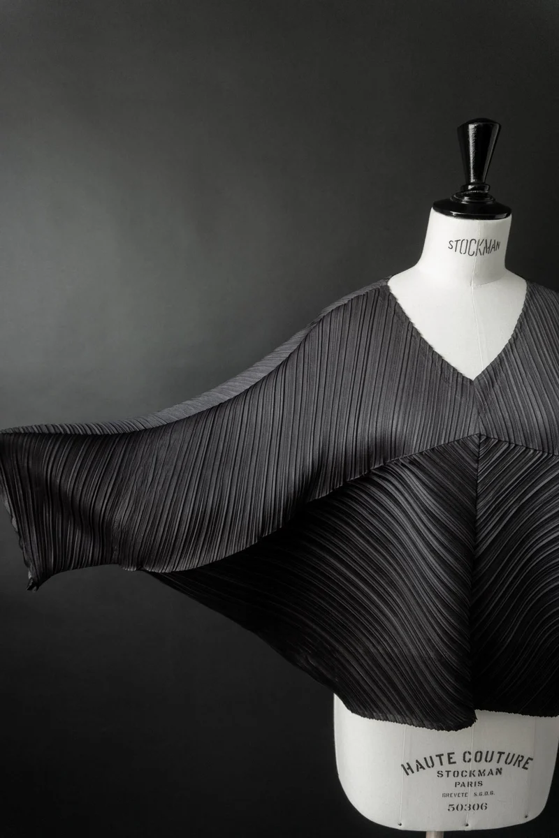 Vintage Pleats Please Issey Miyake – Architektonisches Plissee-Top in Anthrazit, S–XL
