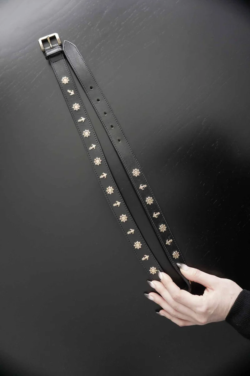 Vintage Ledergürtel Schwarz – Maritime Details mit Goldsymbolen
