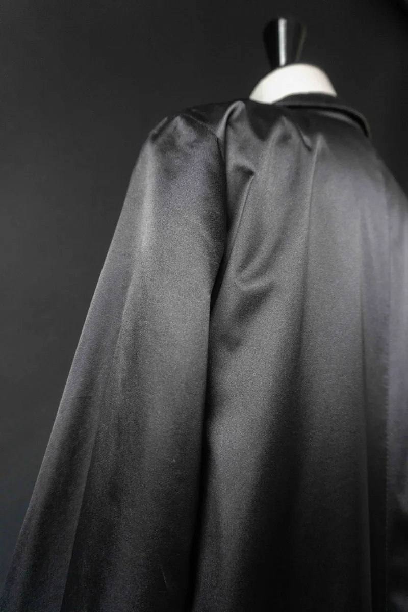 Vintage 50s schwarzer Mantel – cleaner Shiny Trenchcoat, S–M