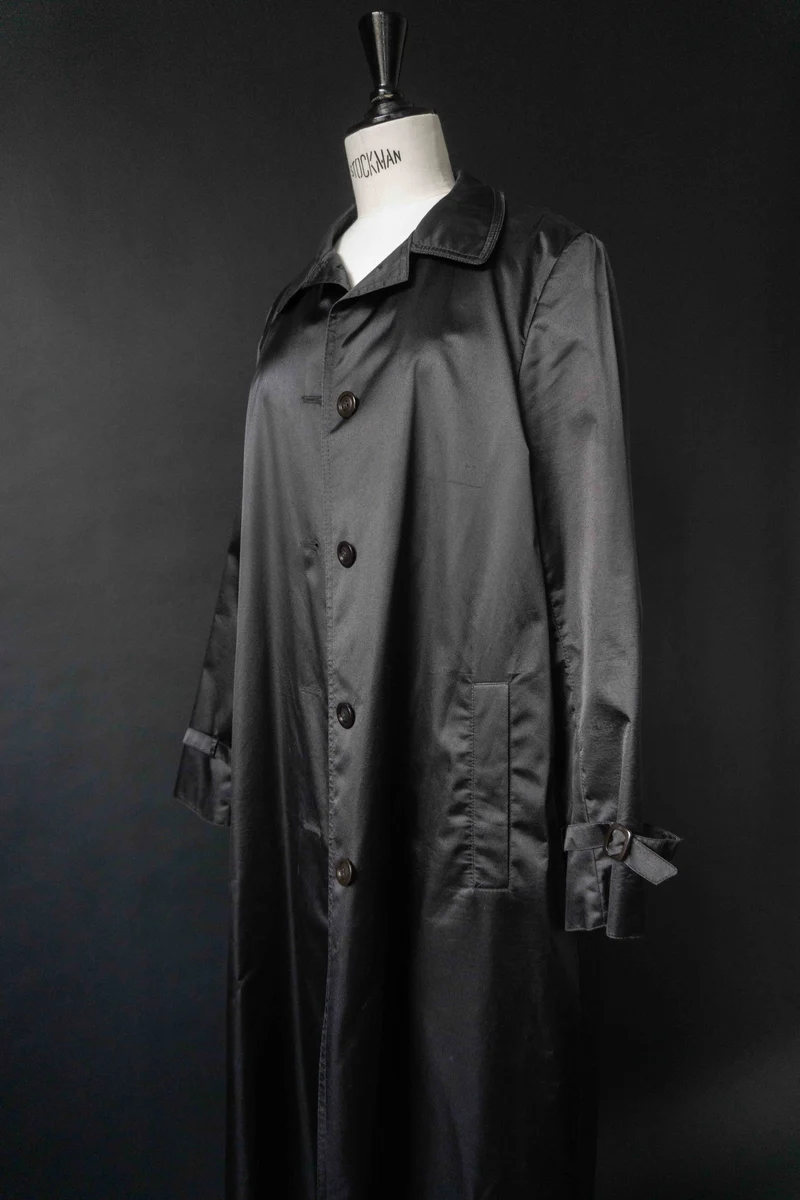 Vintage 50s schwarzer Mantel – cleaner Shiny Trenchcoat, S–M