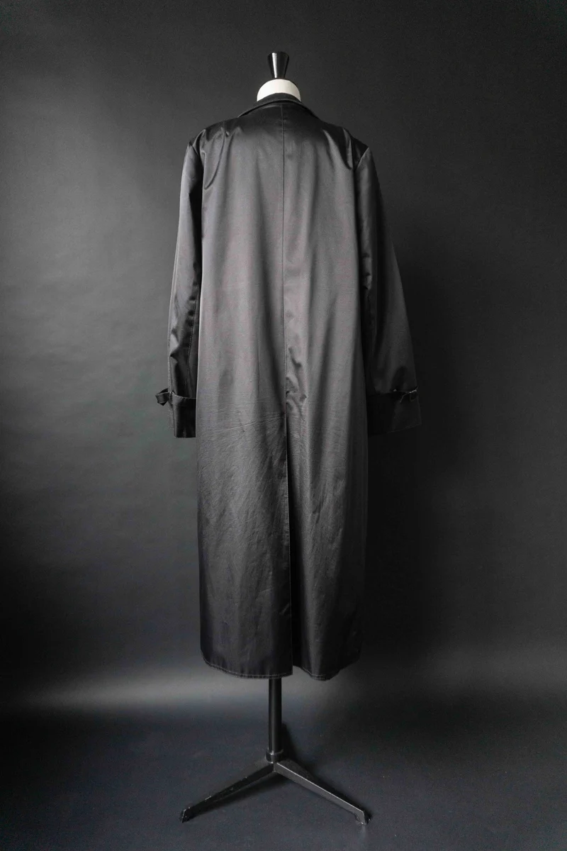 Vintage 50s schwarzer Mantel – cleaner Shiny Trenchcoat, S–M