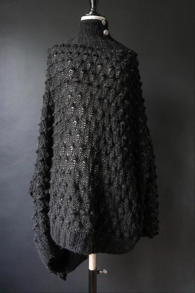 Handgestrickter Oversized Pullover mit Noppenstruktur in Schwarz, M–XXXL