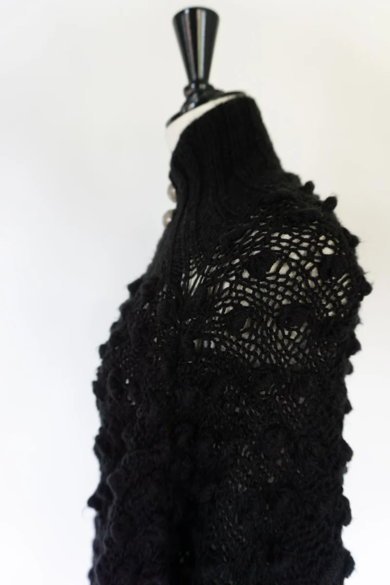 Handgestrickter Oversized Pullover mit Noppenstruktur in Schwarz, M–XXXL