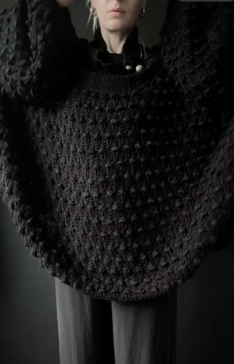 Handgestrickter Oversized Pullover mit Noppenstruktur in Schwarz, M–XXXL