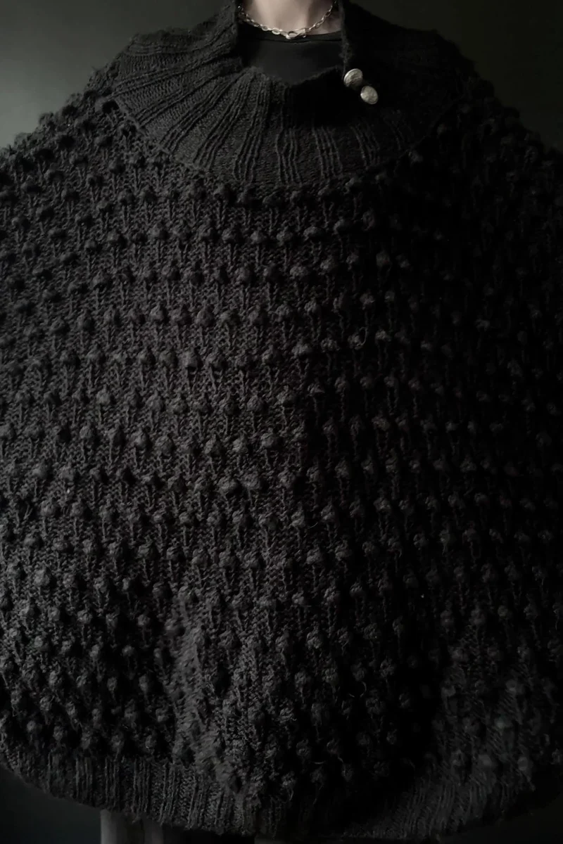 Handgestrickter Oversized Pullover mit Noppenstruktur in Schwarz, M–XXXL