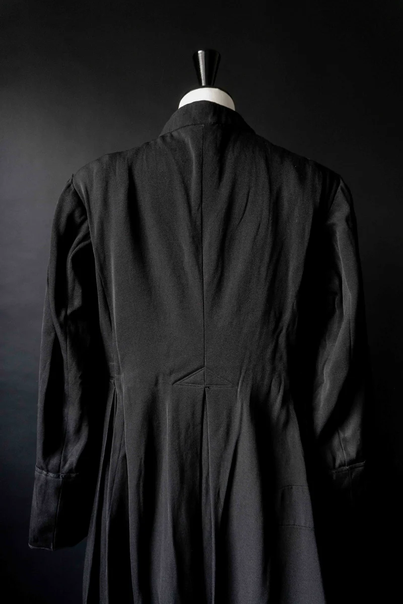 Antiker französischer Pfarrermantel – schwarzer Clergy Coat mit Knopfleiste, M–L
