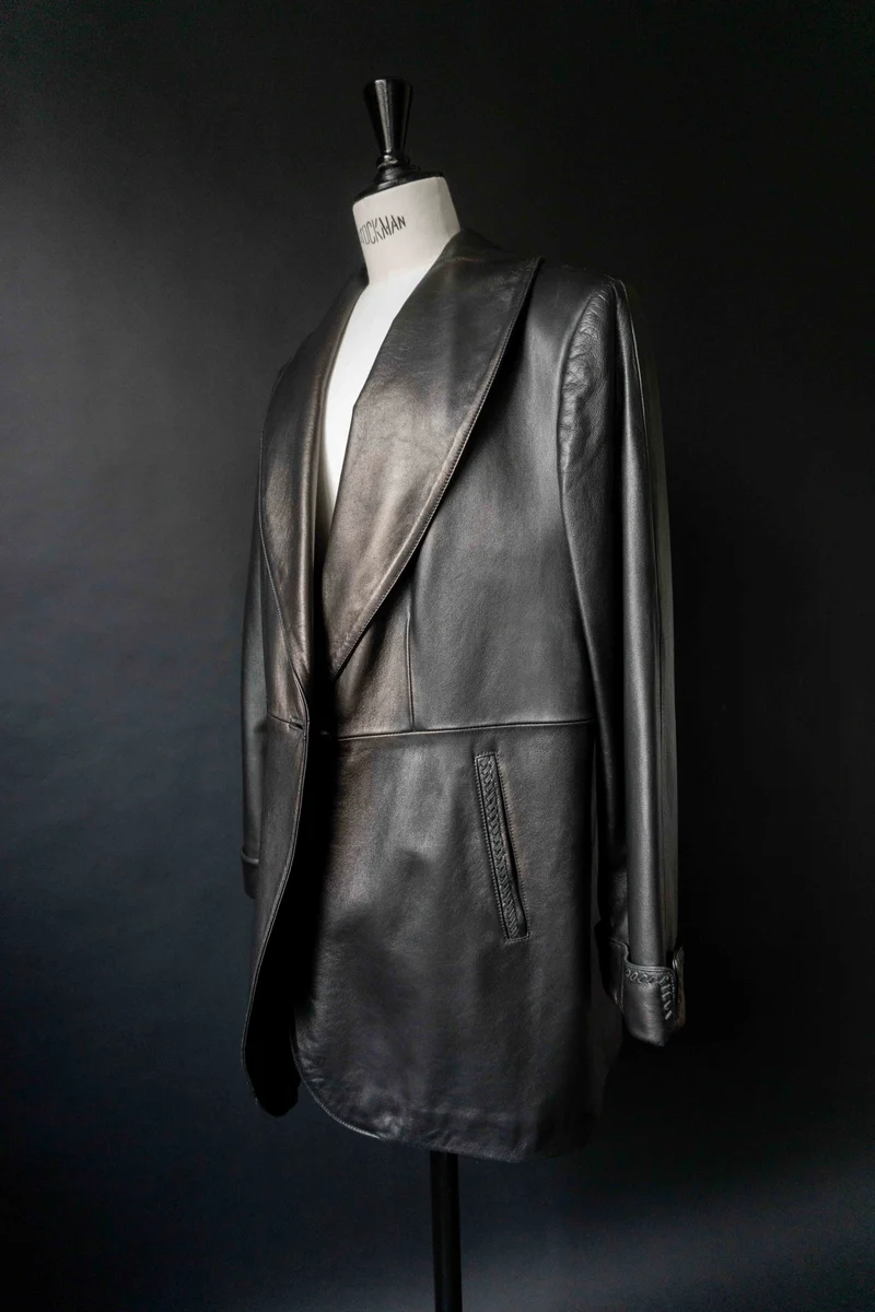 Schwarzer Leder Kurzmantel Vintage – Minimalistischer Lederblazer mit leichtem Metallic-Finish, M–L