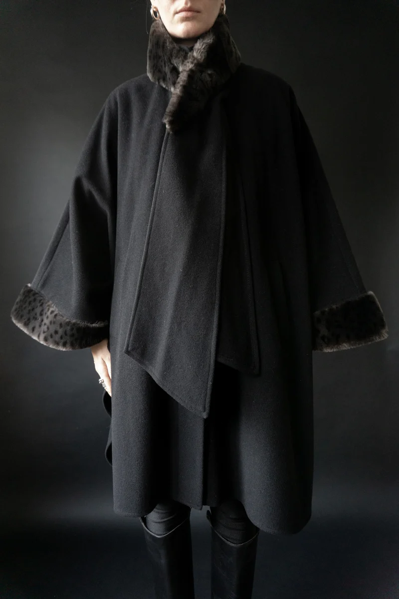 Vintage 80s Cape aus Wolle mit Kunstfellbesatz und abnehmbarem Schal, One Size