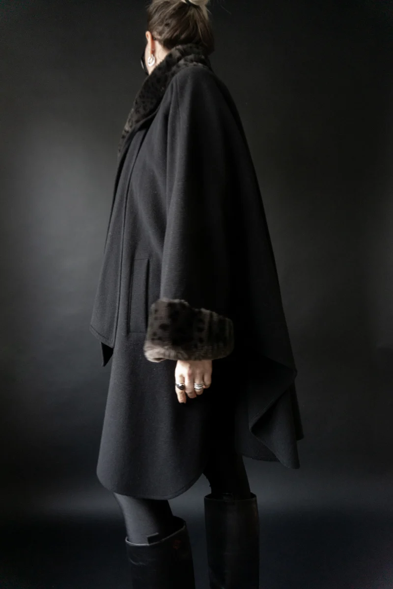 Vintage 80s Cape aus Wolle mit Kunstfellbesatz und abnehmbarem Schal, One Size