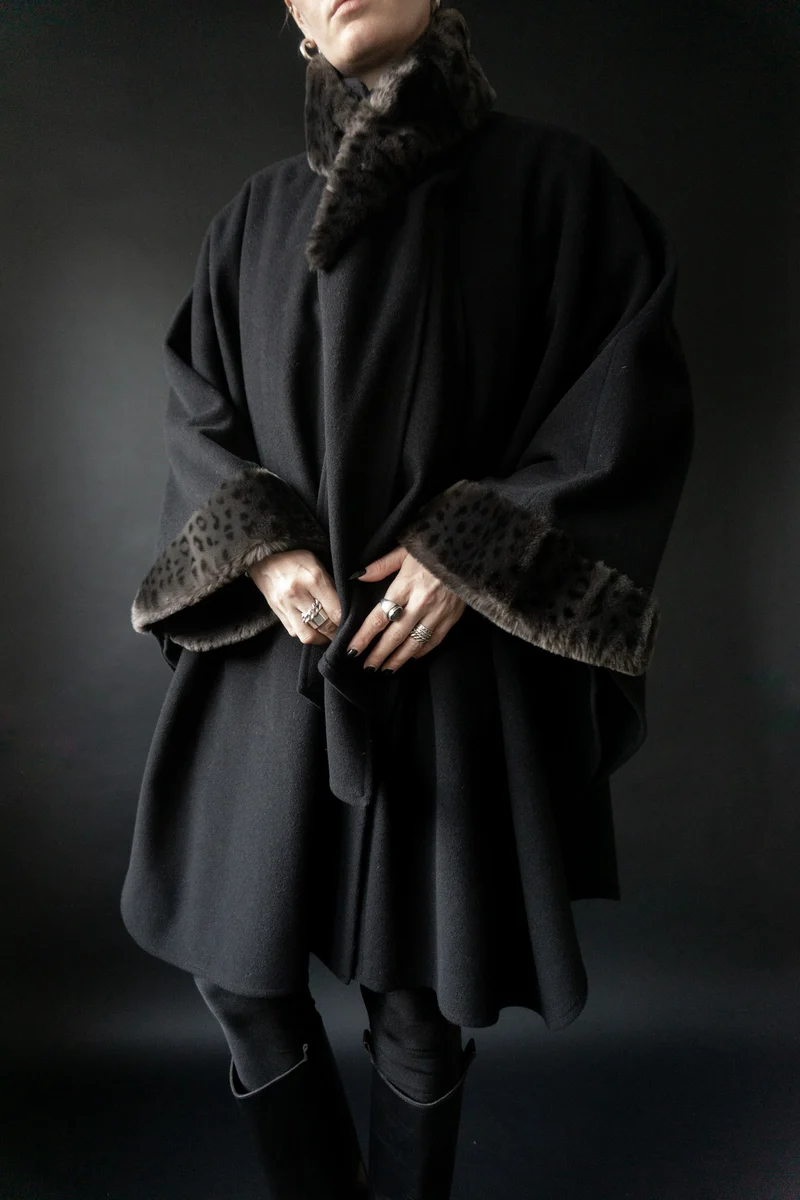 Vintage 80s Cape aus Wolle mit Kunstfellbesatz und abnehmbarem Schal, One Size