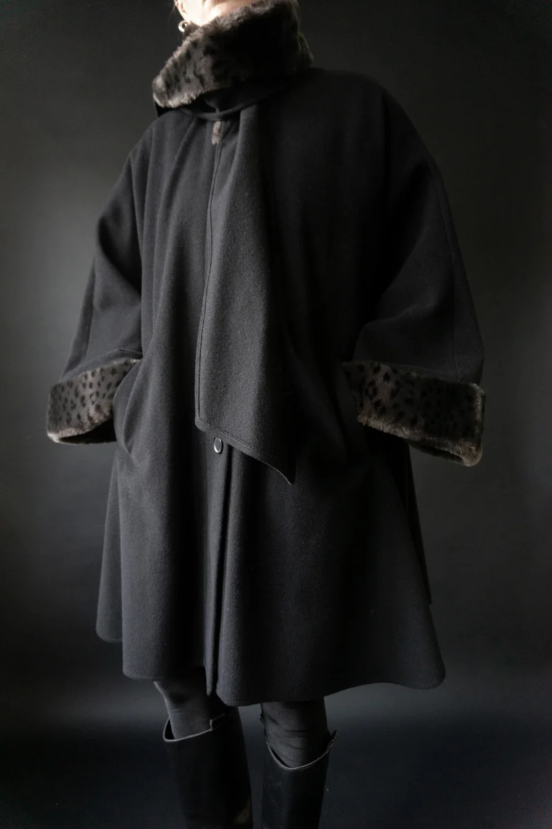 Vintage 80s Cape aus Wolle mit Kunstfellbesatz und abnehmbarem Schal, One Size