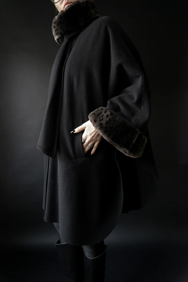 Vintage 80s Cape aus Wolle mit Kunstfellbesatz und abnehmbarem Schal, One Size