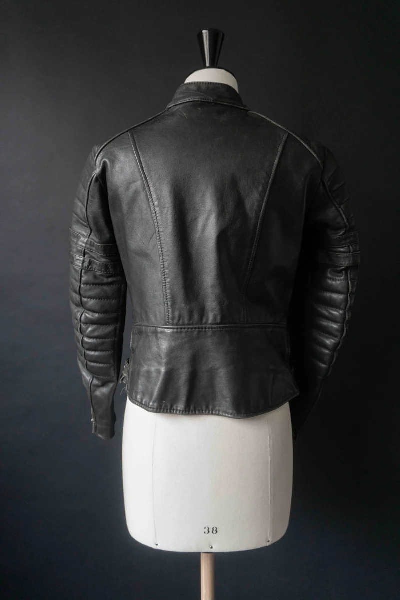 Schwarze Leder Bikerjacke Vintage 80er – strukturierte Slim Fit Leather Jacket Damen