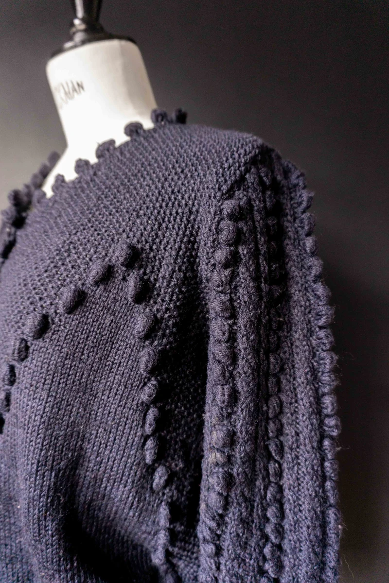 Handgestrickte Vintage Strickjacke aus Wolle – Folklore Cardigan, M–L