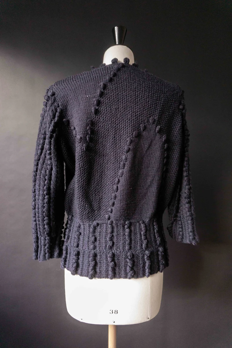 Handgestrickte Vintage Strickjacke aus Wolle – Folklore Cardigan, M–L