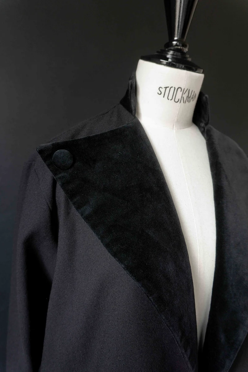 Schwarze Vintage Jacke mit Samt & Mandarin-Verschluss – Oversize Statement Piece, M–XL