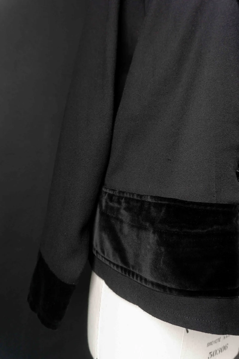 Schwarze Vintage Jacke mit Samt & Mandarin-Verschluss – Oversize Statement Piece, M–XL