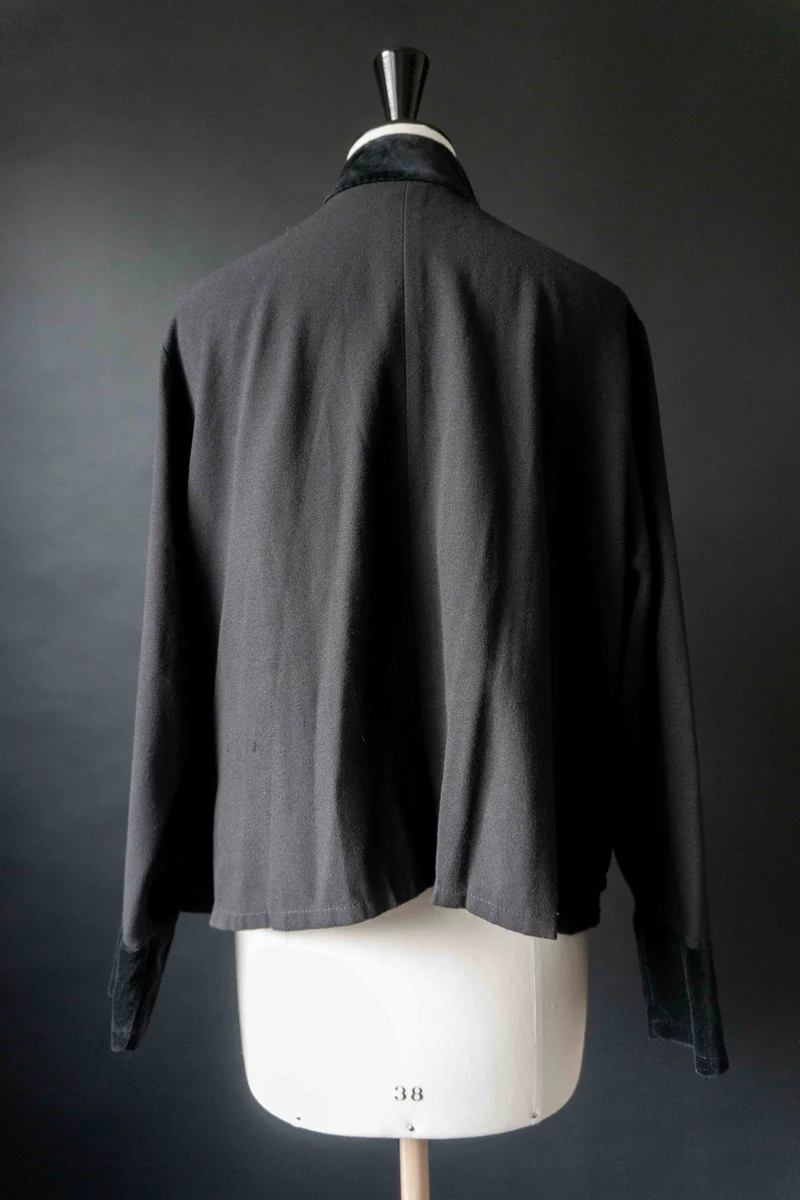 Schwarze Vintage Jacke mit Samt & Mandarin-Verschluss – Oversize Statement Piece, M–XL