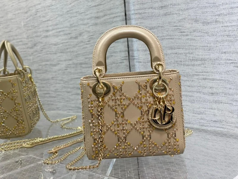 Detailed Diamond Lady Bag