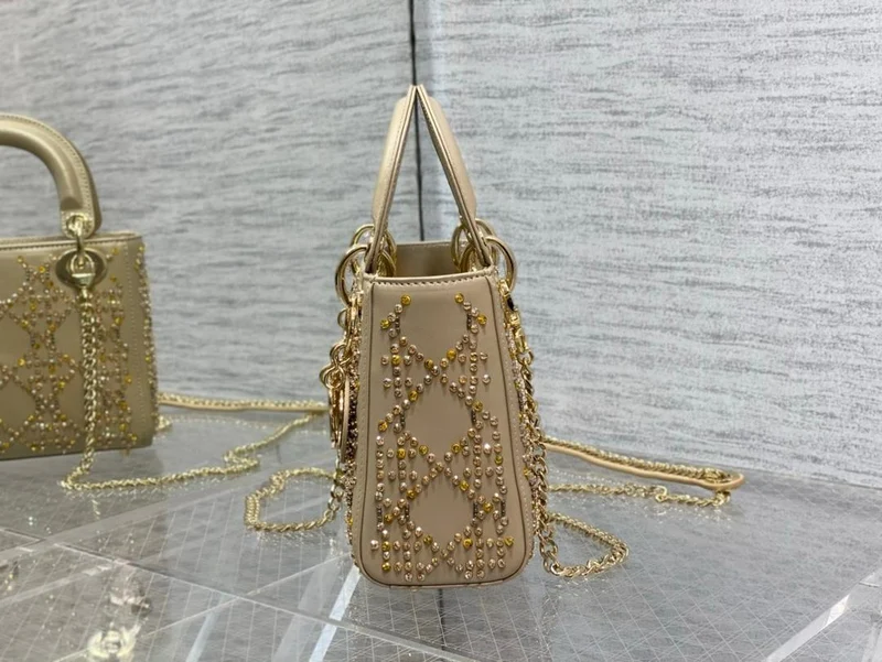 Detailed Diamond Lady Bag