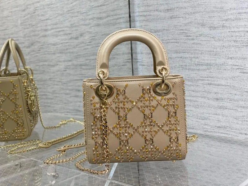 Detailed Diamond Lady Bag