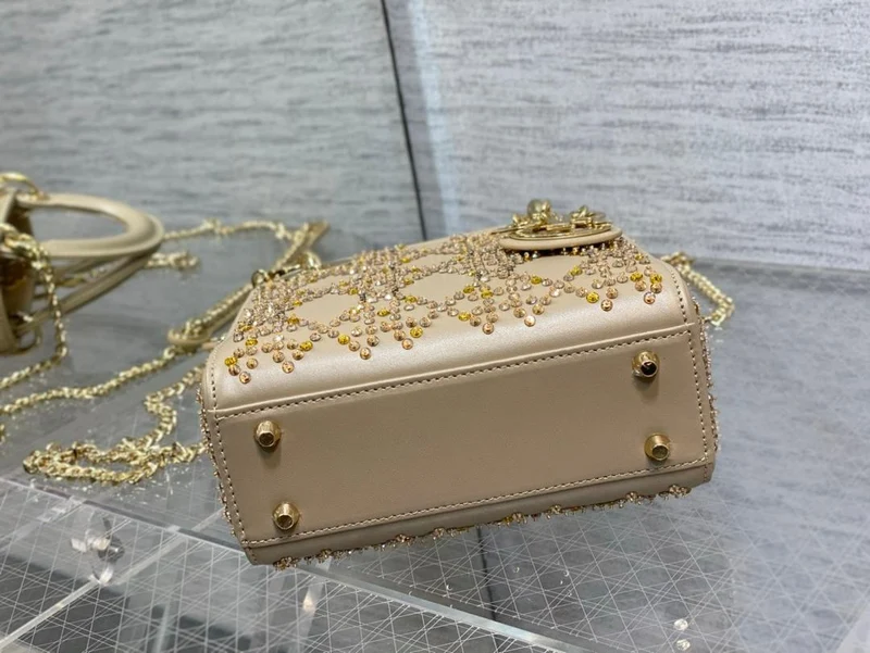Detailed Diamond Lady Bag