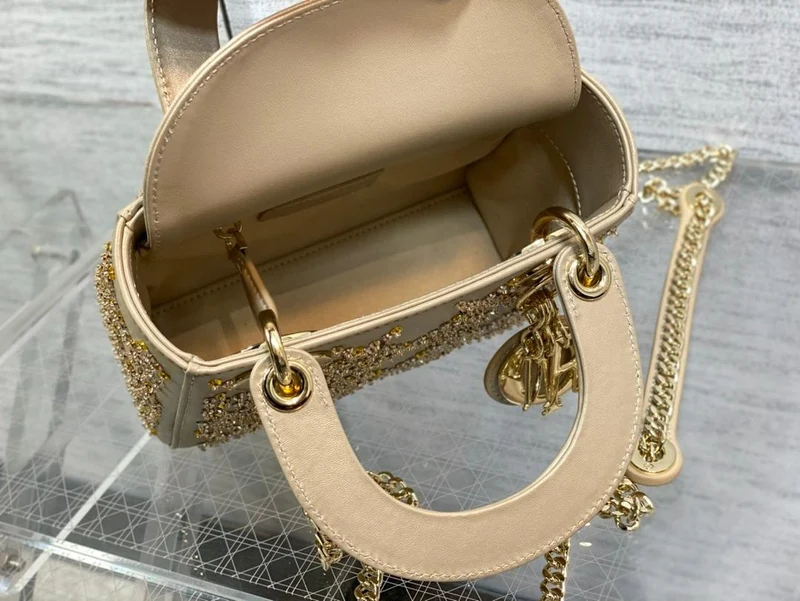 Detailed Diamond Lady Bag