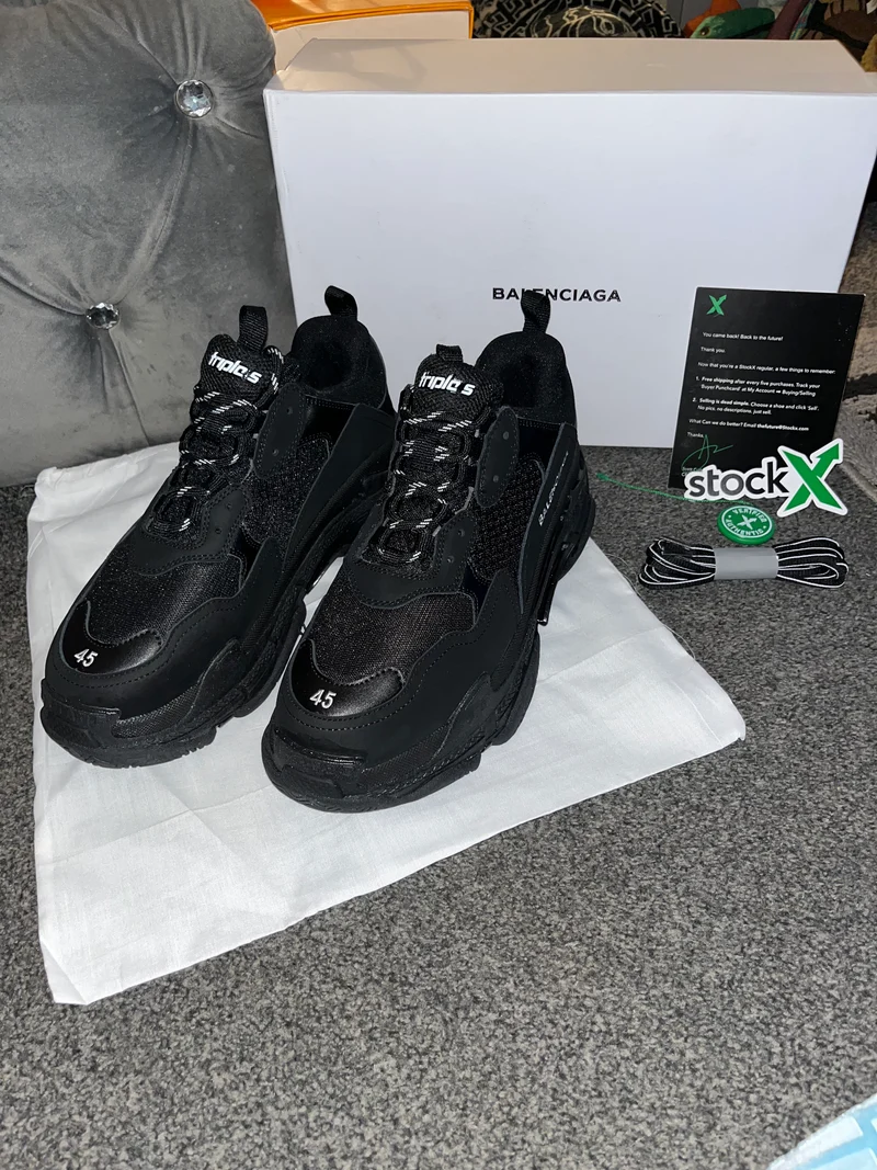Triple Trainers - All Black