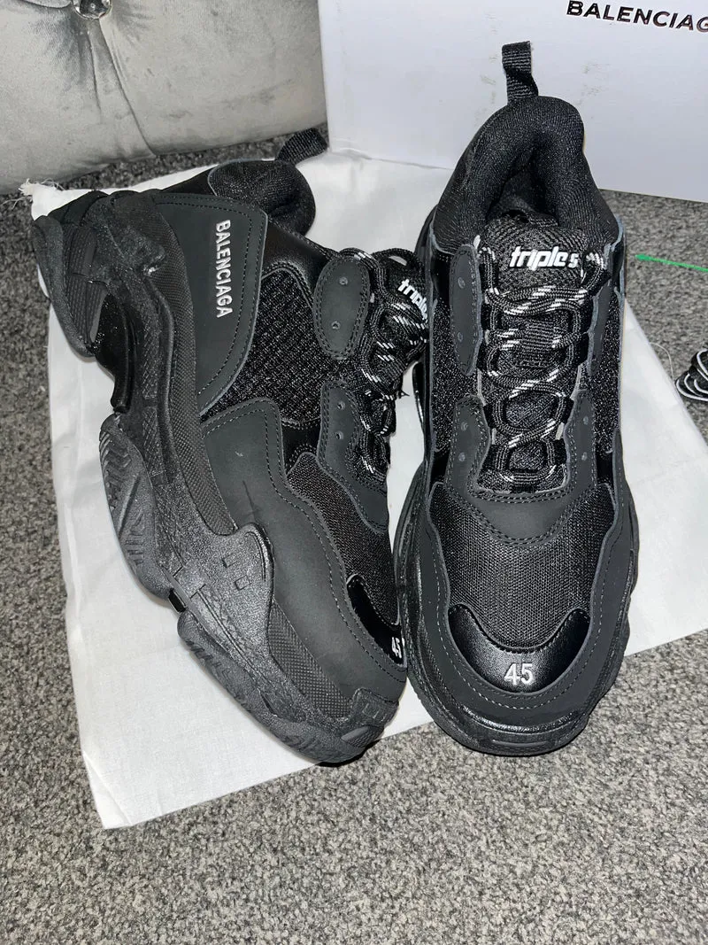 Triple Trainers - All Black