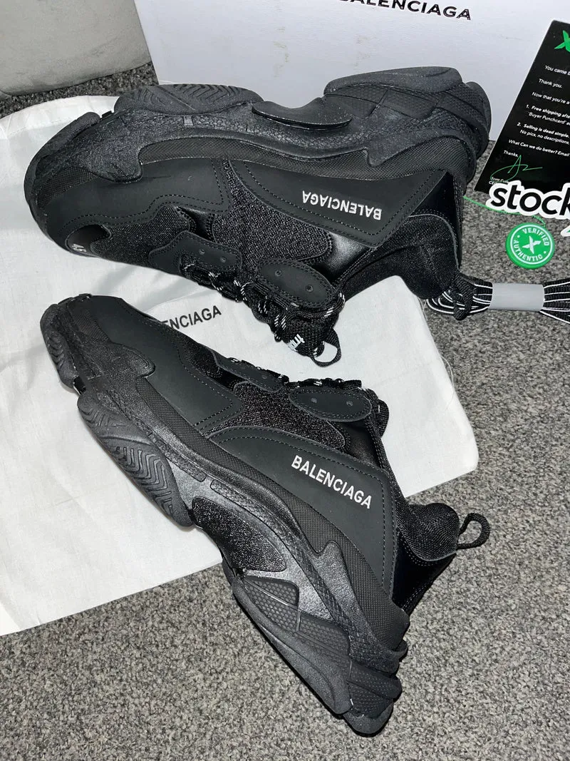 Triple Trainers - All Black