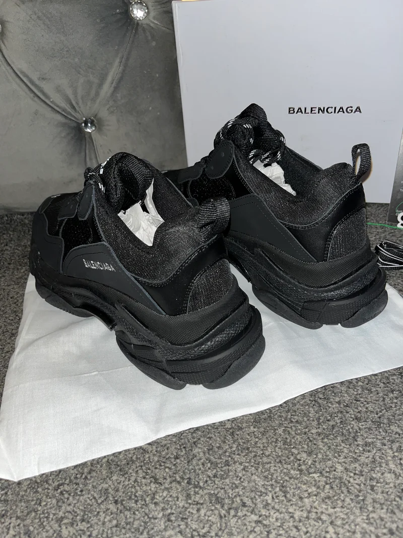 Triple Trainers - All Black