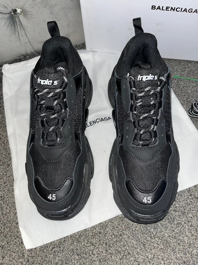 Triple Trainers - All Black