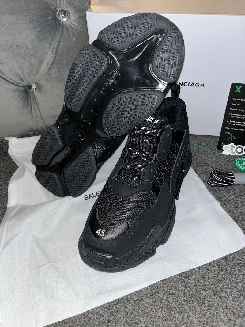 Triple Trainers - All Black
