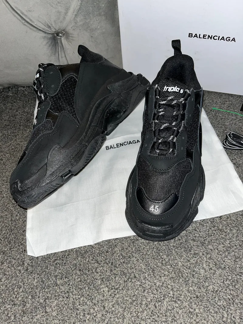 Triple Trainers - All Black
